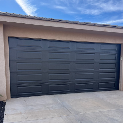 Amarr Lincoln 1000 Series in sleek black with long panels